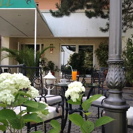 Paradise Hotell